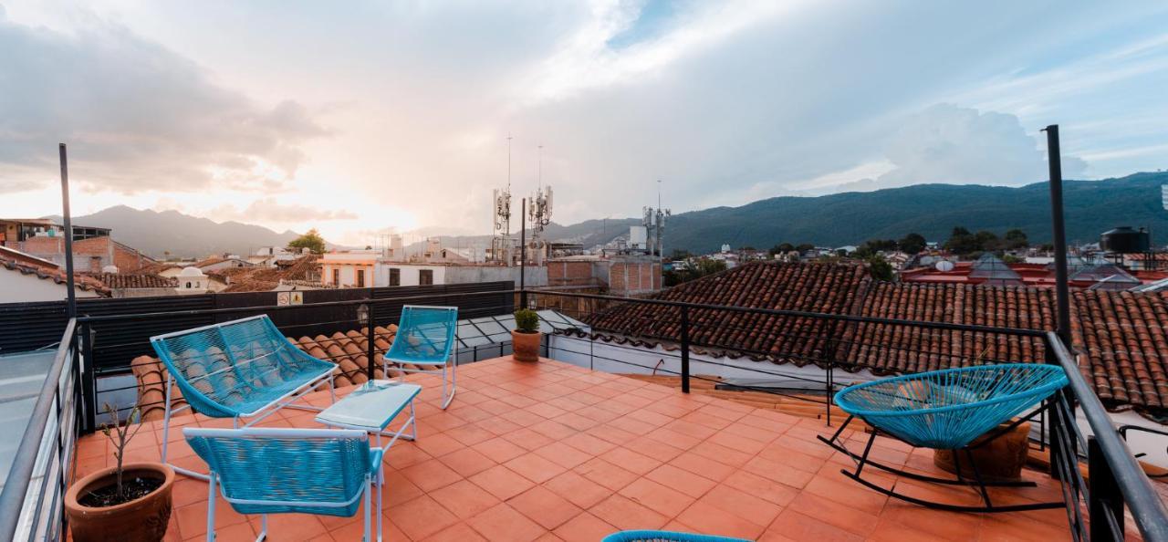 Yox Hotel Boutique San Cristóbal de Las Casas المظهر الخارجي الصورة Rooftop in Granada, Spain